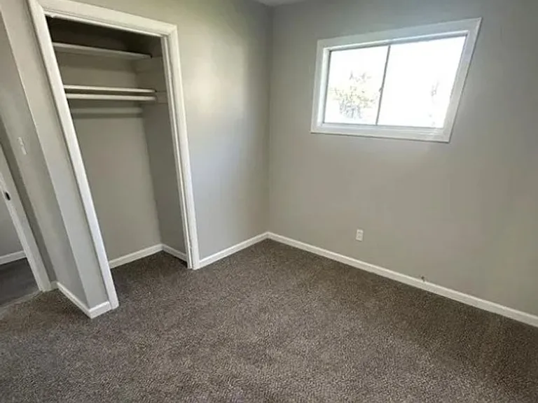 1711 Parklane Dr — Photo 6