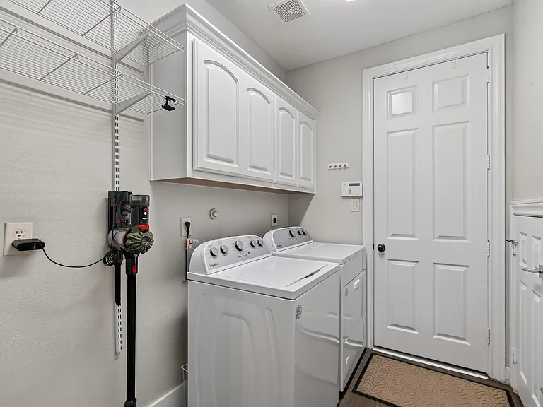 110 S Veilwood Cir — Photo 36