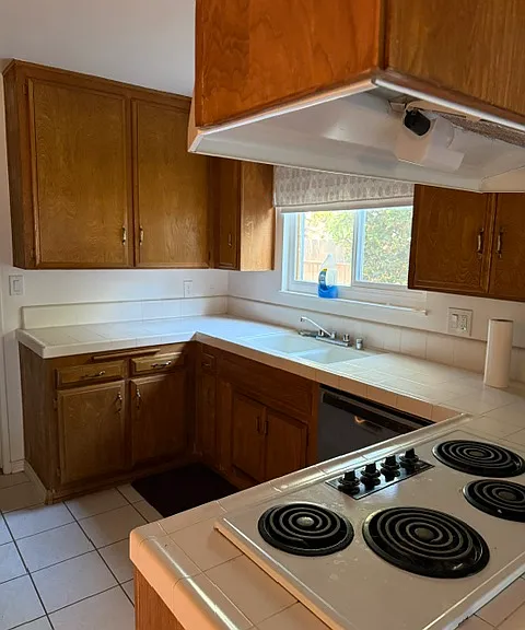 712 N Elmwood St — Photo 8