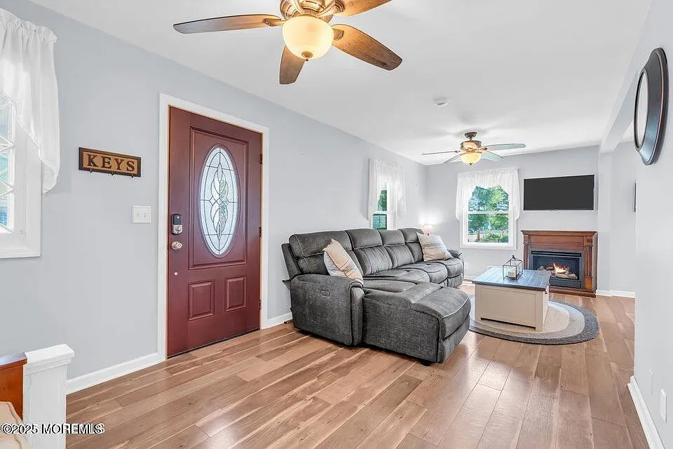 3 bed, 1274 sqft, $2,200 — Photo 4