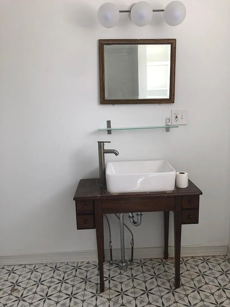 414 W York St — Photo 4
