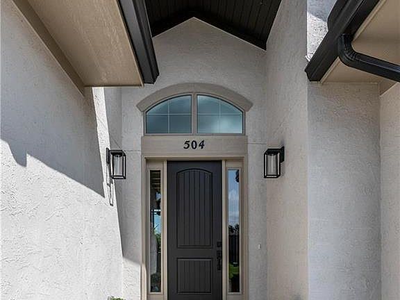 4th image of 504 NE Wenoga Place Lees Smt