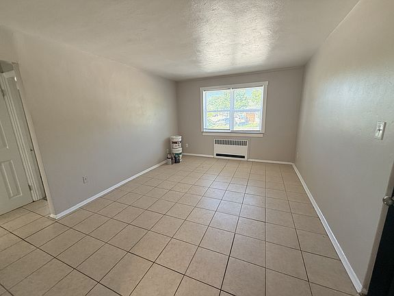4th image of 532 Rockdale Ave