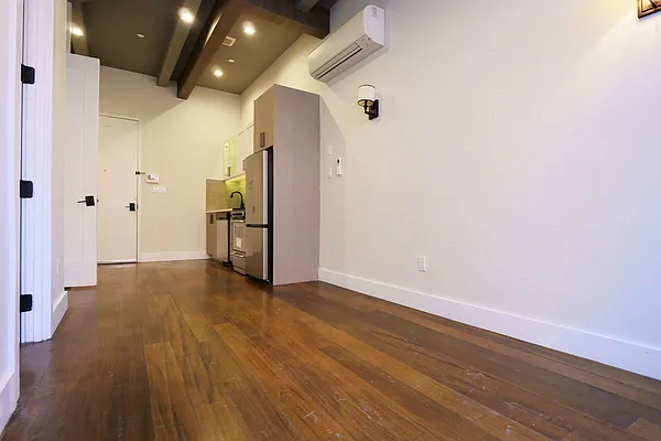 Rented by Tapiro Realty | media 20