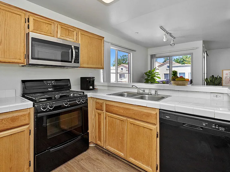 River Ranch Townhomes & Apartments — Photo 28