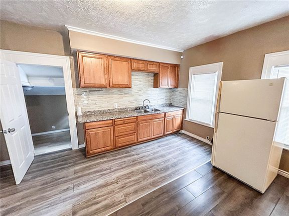 2nd image of 22 Sullivan St