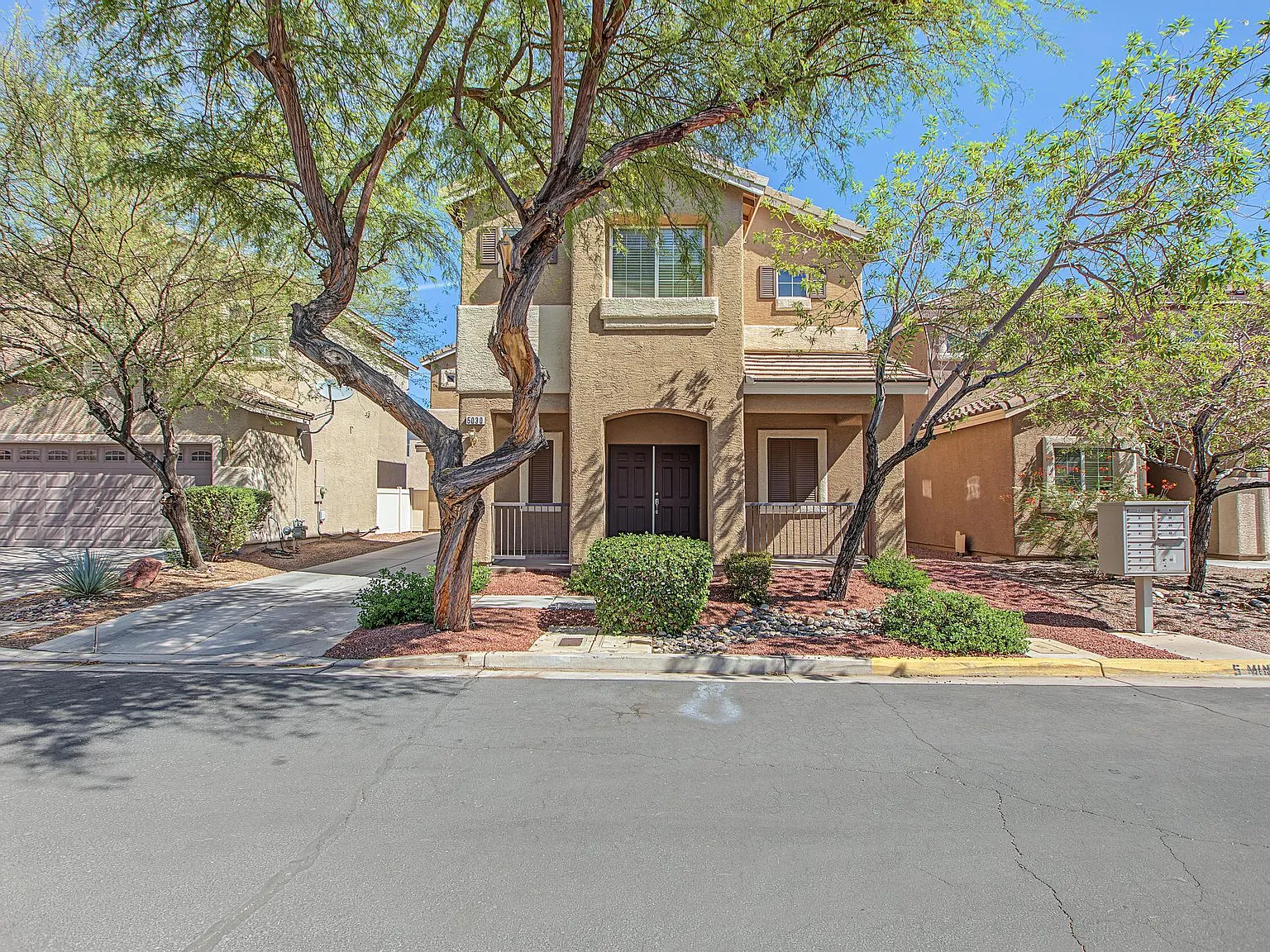 3 bed, 2.5 bath, 2198 sqft, $2,400 — Photo 3
