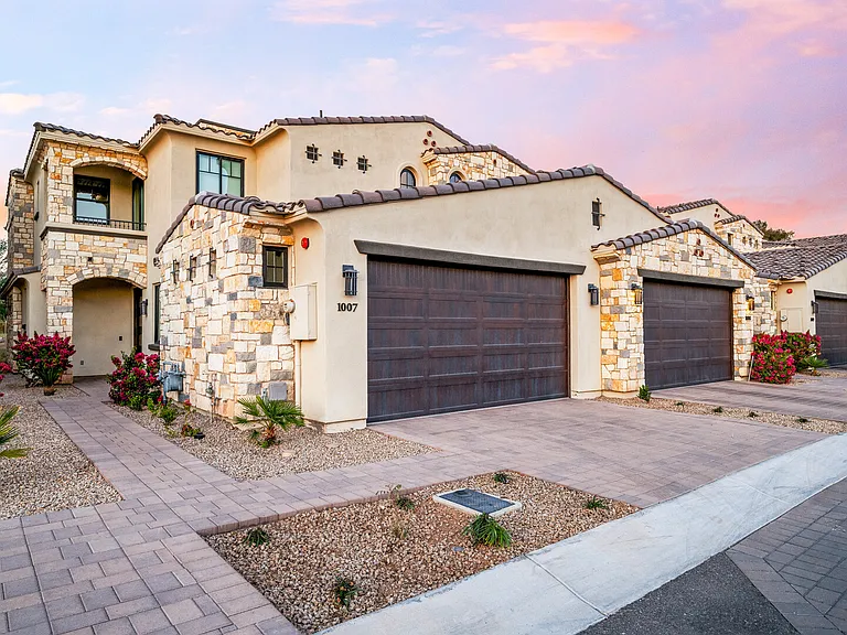 E Camelback Rd — Photo 63