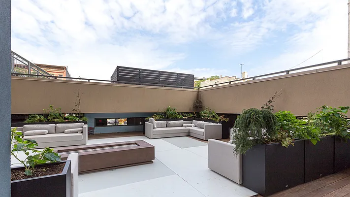 Rented by Nooklyn NYC LLC | media 27