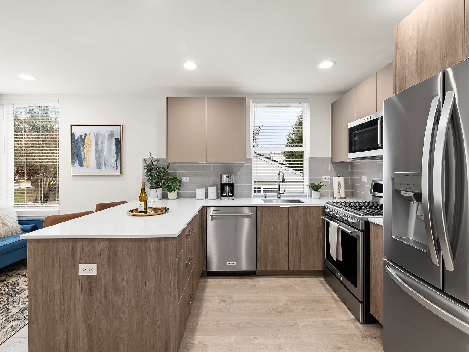 2 bed, 1040 sqft, $2,800 — Photo 3