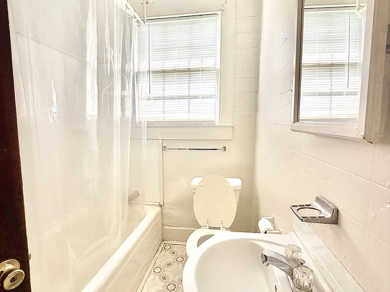 2554 Zeeland Ave — Photo 8