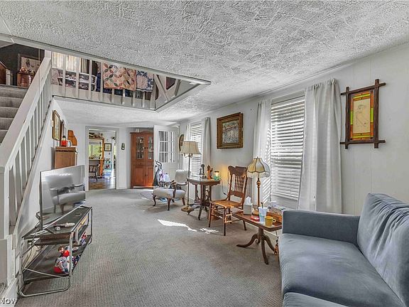 3rd image of 365 Rhinehart Rd