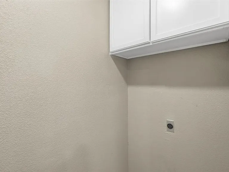 Laundry area featuring cabinet space and electric dryer hookup