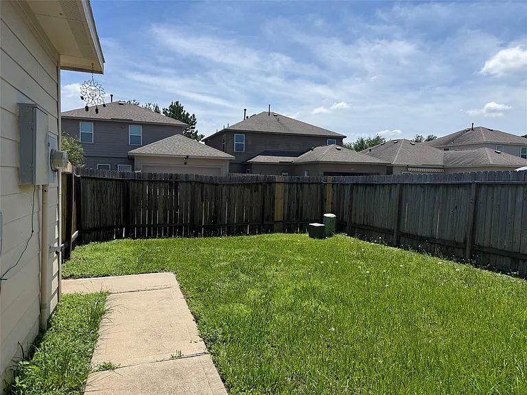 8206 Malago Point Dr — Photo 25