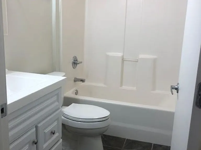 311 SW Water St — Photo 11
