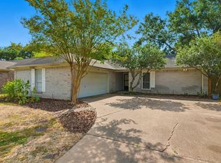 15611 Meadow Village Dr, Houston, TX 77095