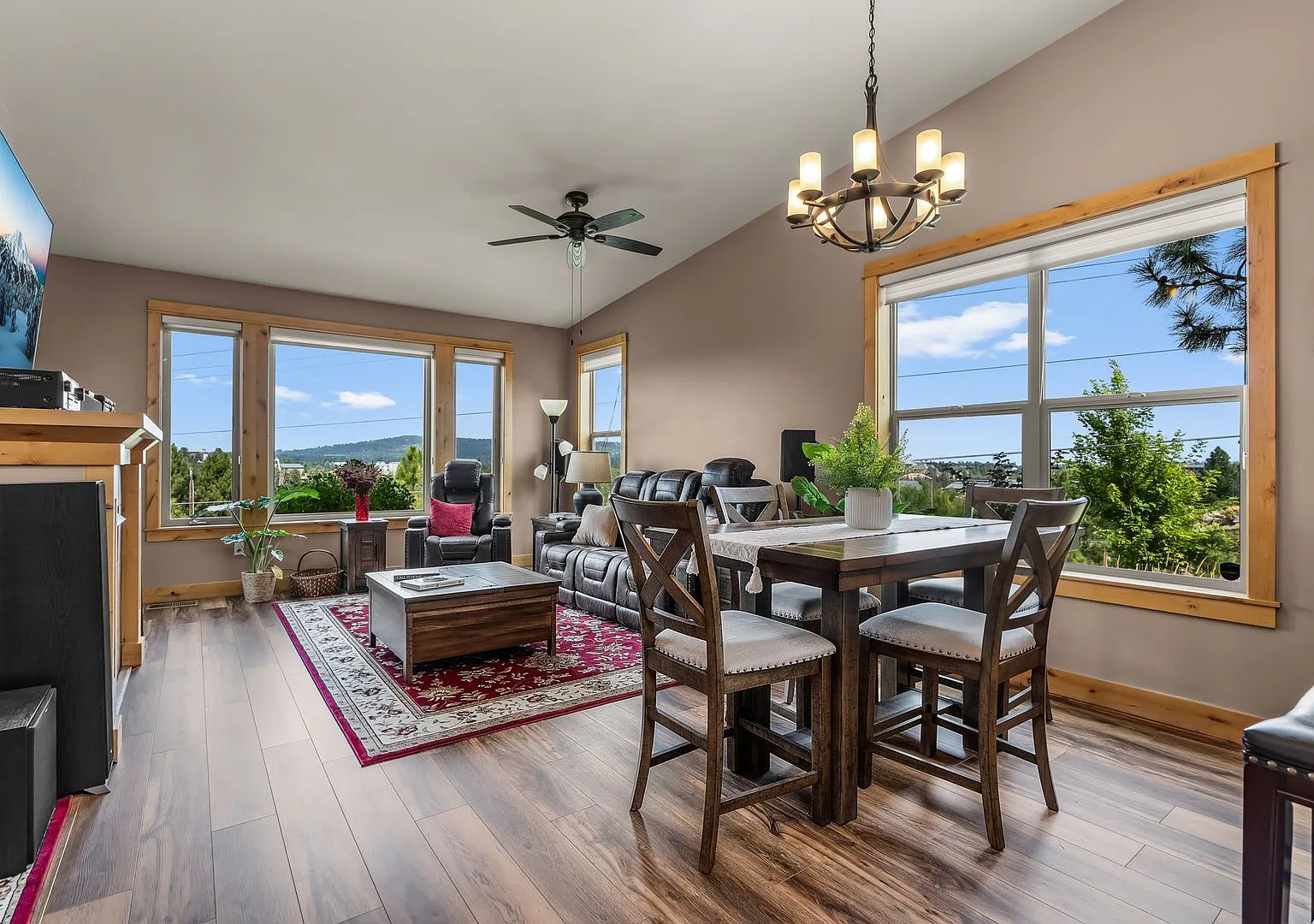 3 Bed 2.5 bath plus Office/den-Townhome-River Views — Photo 3