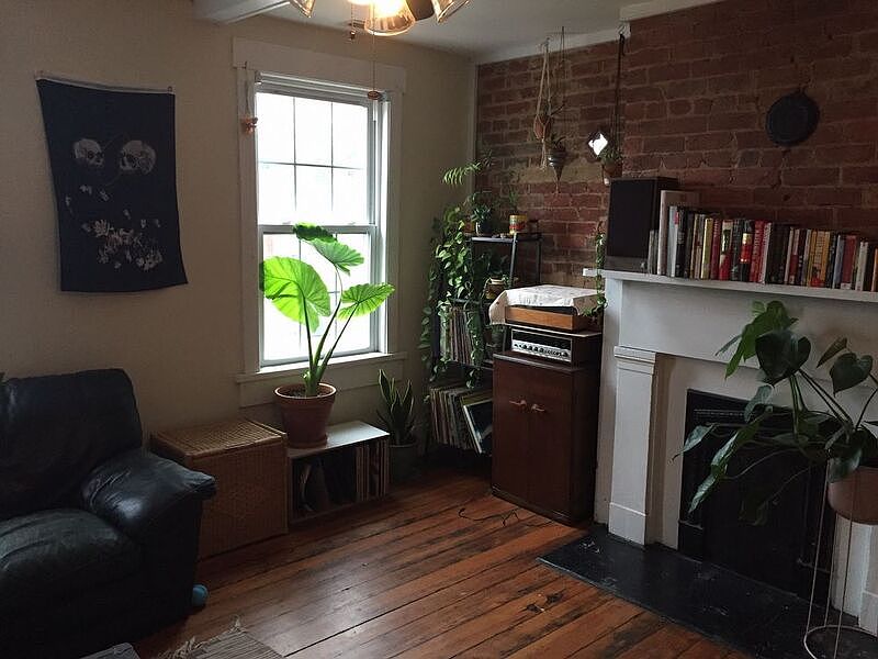 1st image of 1018 W Clay St #A