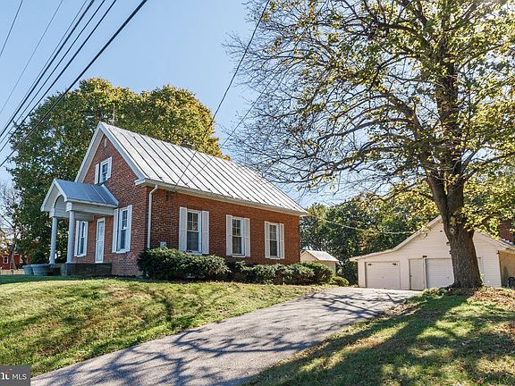 3rd image of 709 Hook Rd