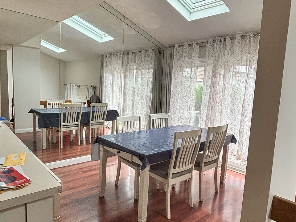 Bright and sunny dinette