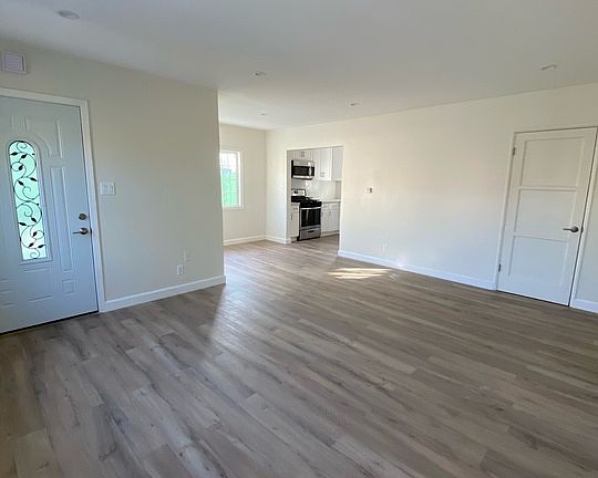 4th image of 3107 Gleason Ave #1