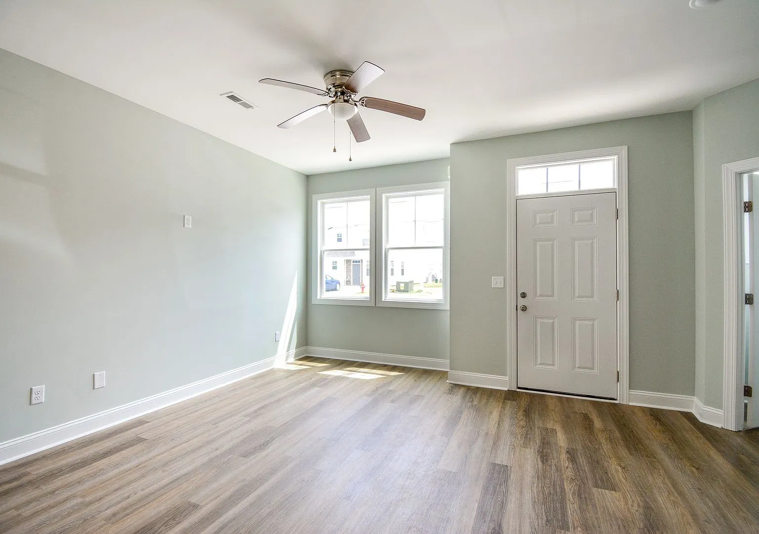 End Unit Townhome-Pond View-Detached Garage-First Floor Master — Photo 4