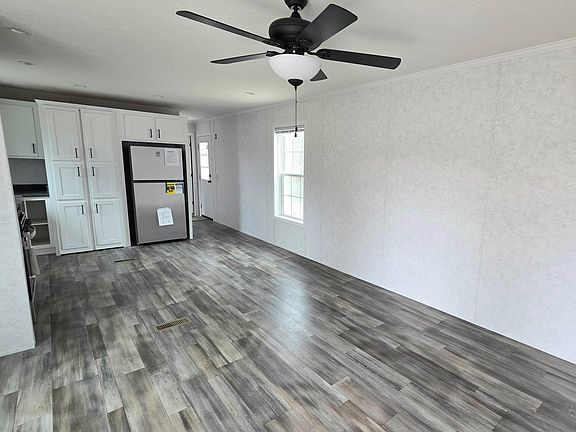 4th image of 27 Martin Road