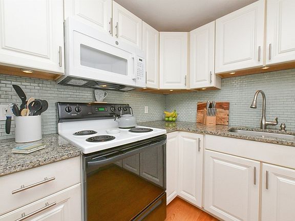5th image of 3 Village Green Dr #3B