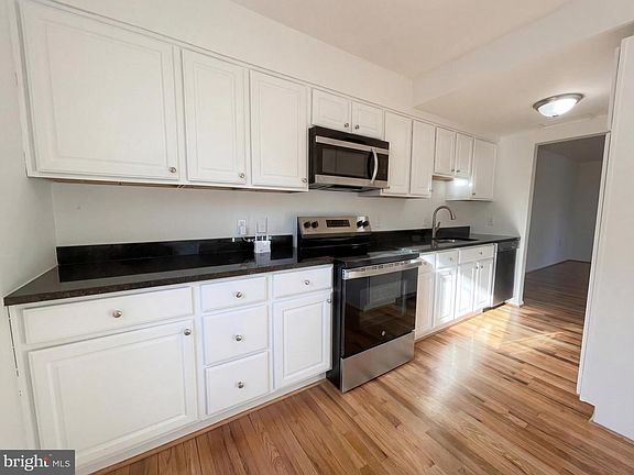 3rd image of 6352 Shaundale Dr