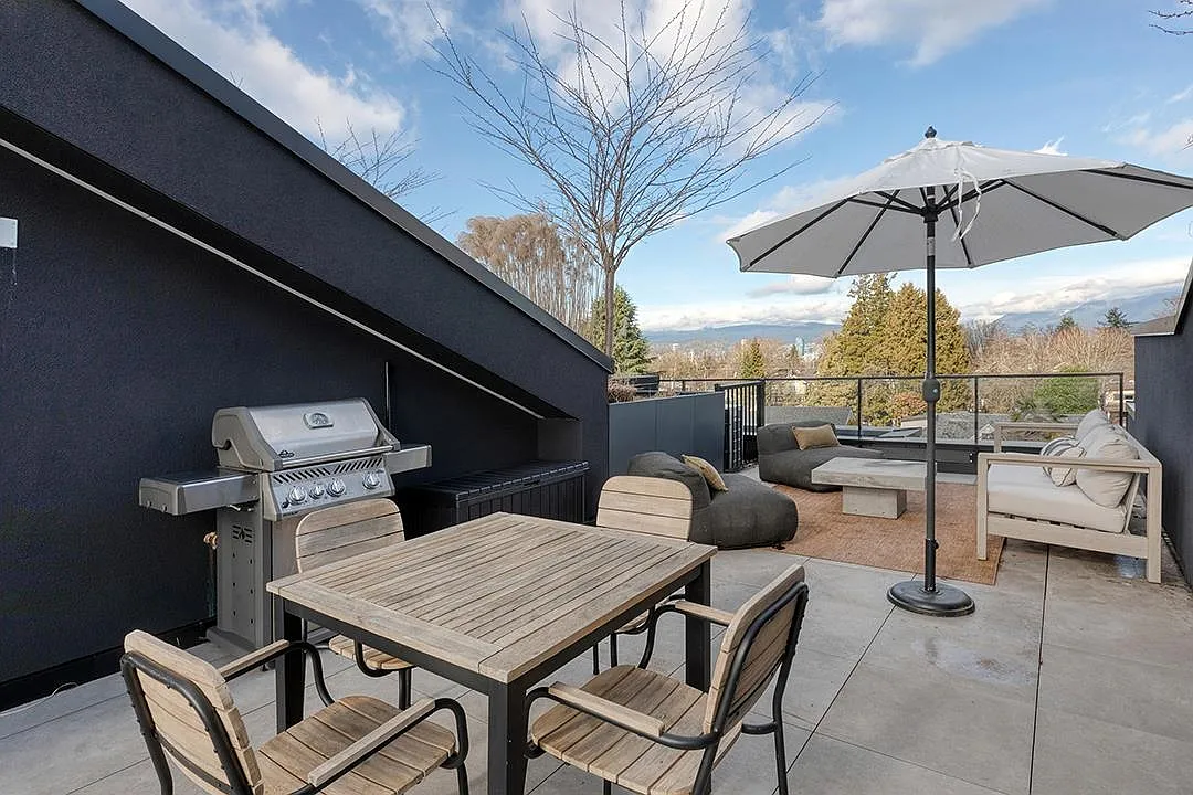 48 King Edward Ave W photo 1