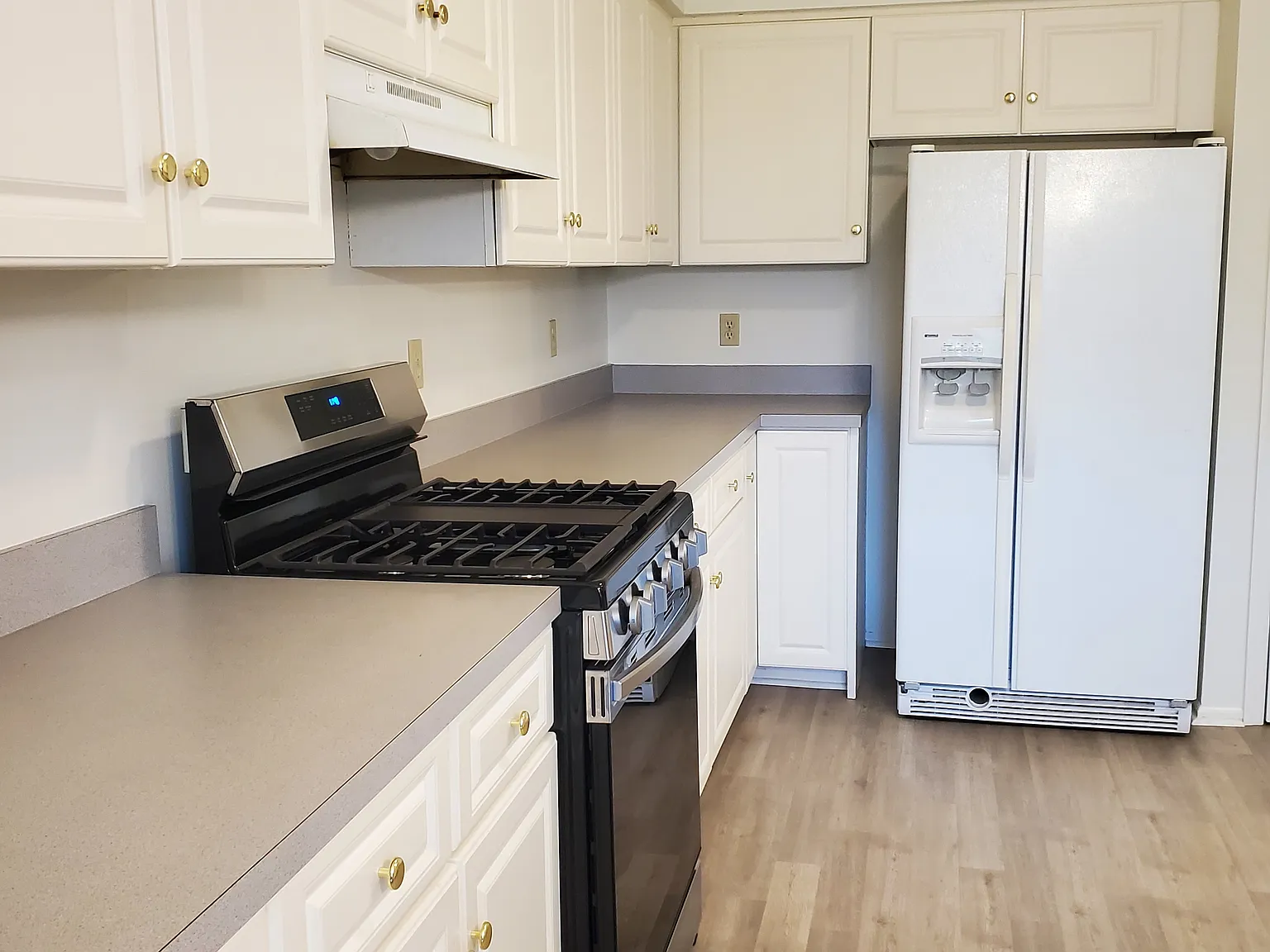 3 bed, 2.5 bath, 1929 sqft, $3,300 — Photo 3