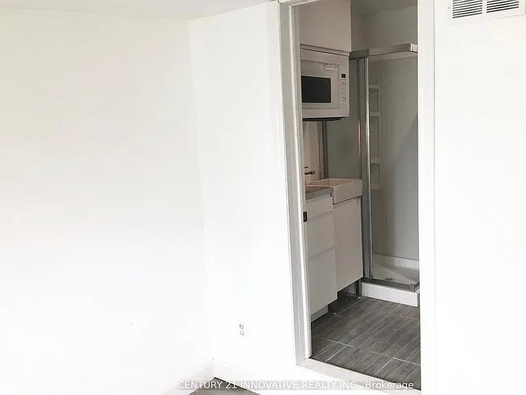 42 Saint Dunstan Dr #STUDIO — Photo 4