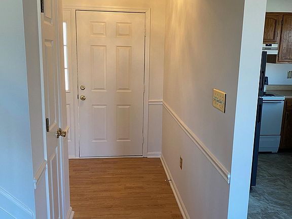 4th image of 217 Tulip Dr #A