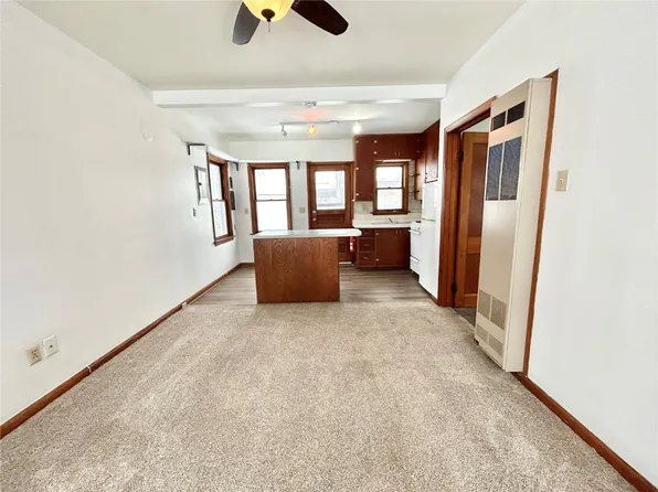 1135 22nd Ave SW, Cedar Rapids, IA 52404