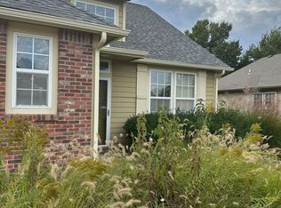 209 Campbell Ct, Lawrence, KS 66049