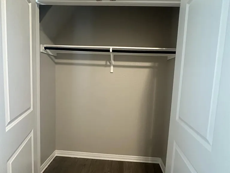 201 Longmount Cv — Photo 19