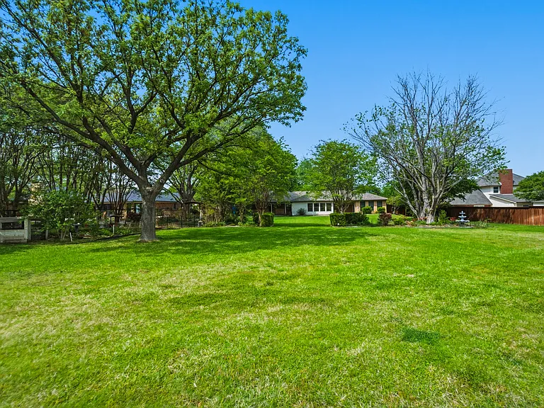 265 E Dove Rd — Photo 4