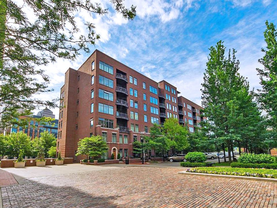 1st image of 250 Daniel Burnham Sq