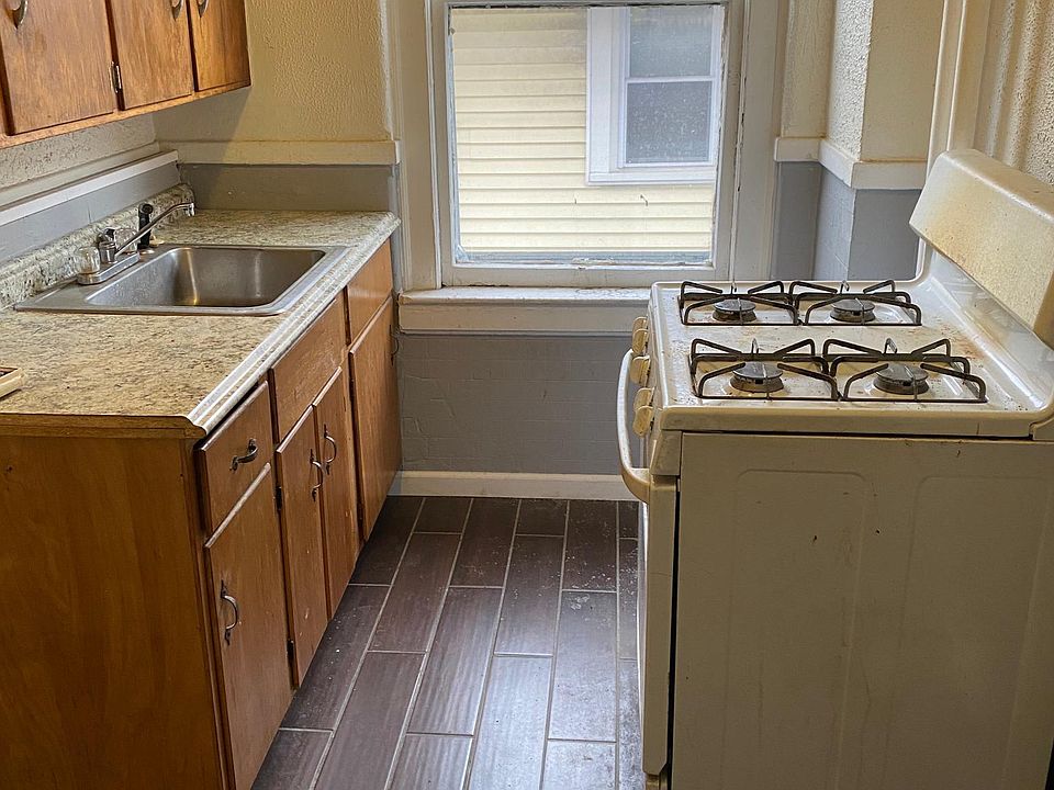 2nd image of 244 Grant St APT 6