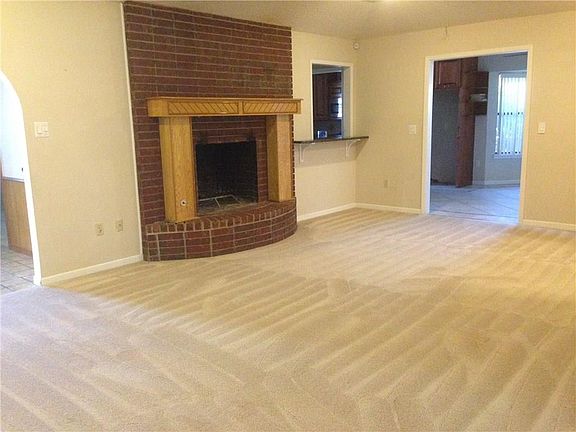 3rd image of 4617 Catclaw Dr