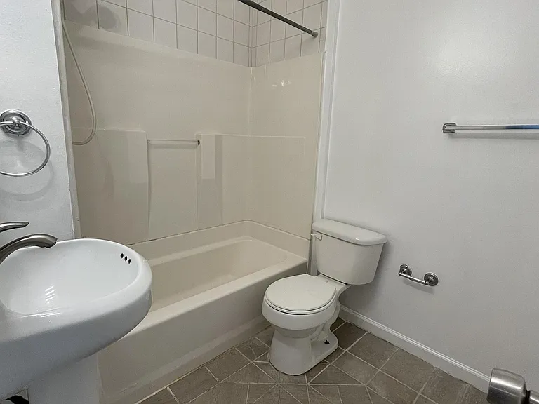 3401 Central St — Photo 40