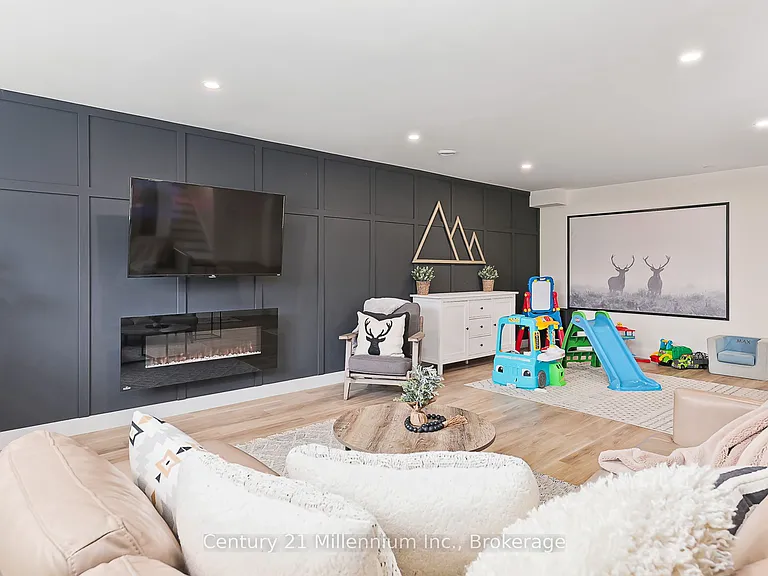 160 Sycamore St — Photo 35