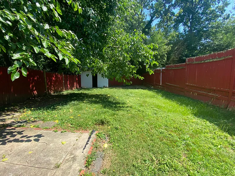 2304 Glendale Ter #2304 — Photo 13