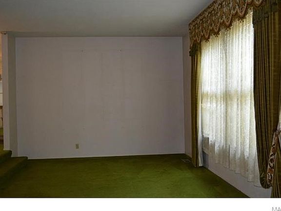 3rd image of 10048 Hilltop Dr