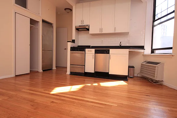 Rented by Waverly Realty Associates | media 15