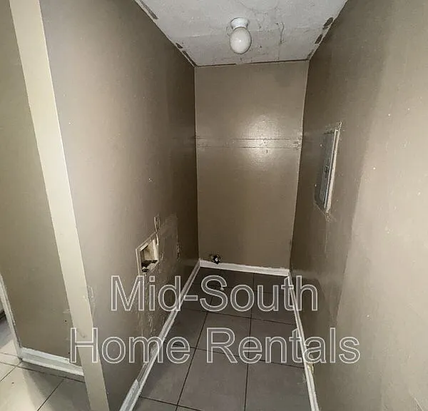 1604 Echles St — Photo 12