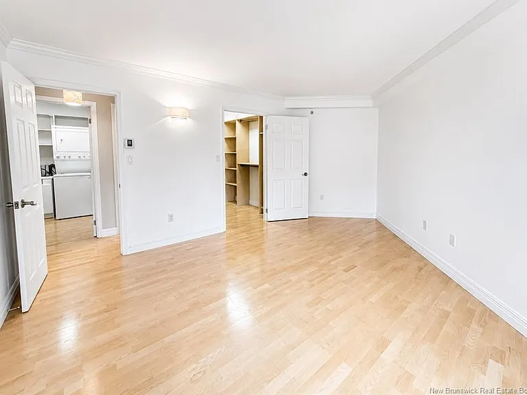 191 Queen St #206 — Photo 14