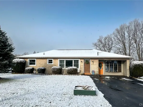 6 Holiday Dr, Whitesboro, NY 13492