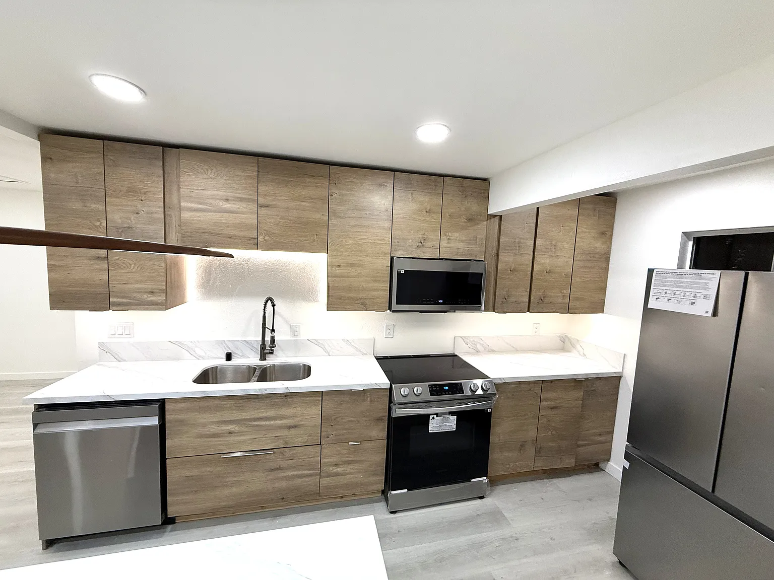 3 bed, 1100 sqft, $3,430 — Photo 3