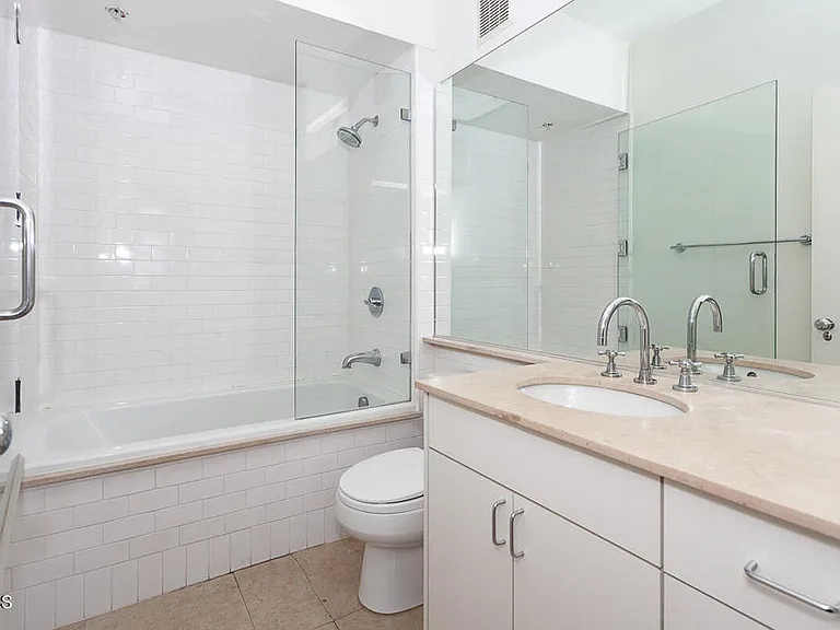 257 S Spring St #E — Photo 14